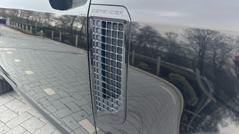 Land Rover Defender 3.0 D250 X-Dynamic SE 110 5dr Auto Diesel Estate